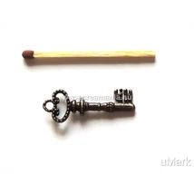 Kulcs bordázott fejjel