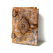 Díszes füzetborító műgyanta rátétekkel