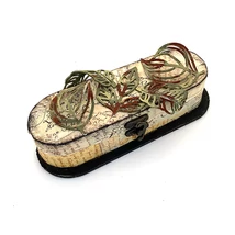 Fa tolltartó levelekkel